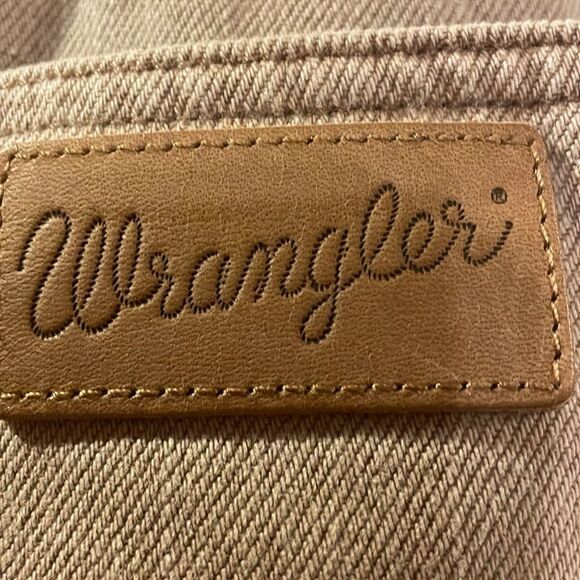 NWT Wrangler Earthwash Jeans - Picture 8 of 16